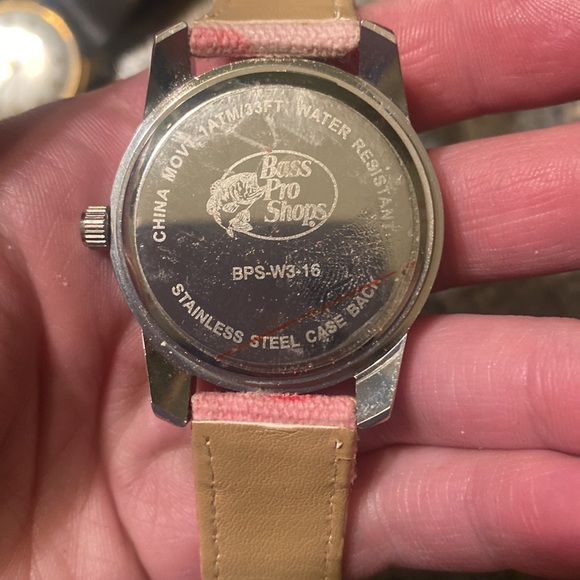 NWT -RARE -Bass Pro Shop Camo Watch with Adjustable Pink Camo band - Picture 8 of 8